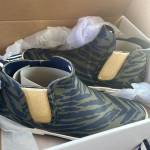 Joules Rainwell green zebra rain boots size 7 fits like an 8
